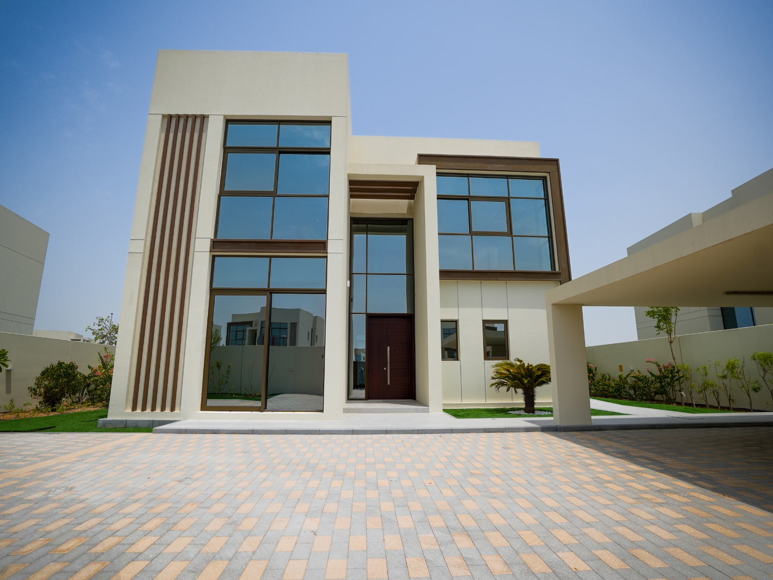 4BR_Jubail Island | Single Row Luxurious Villa with Lush Landscape | Close to Community Entrance | Next to Corner